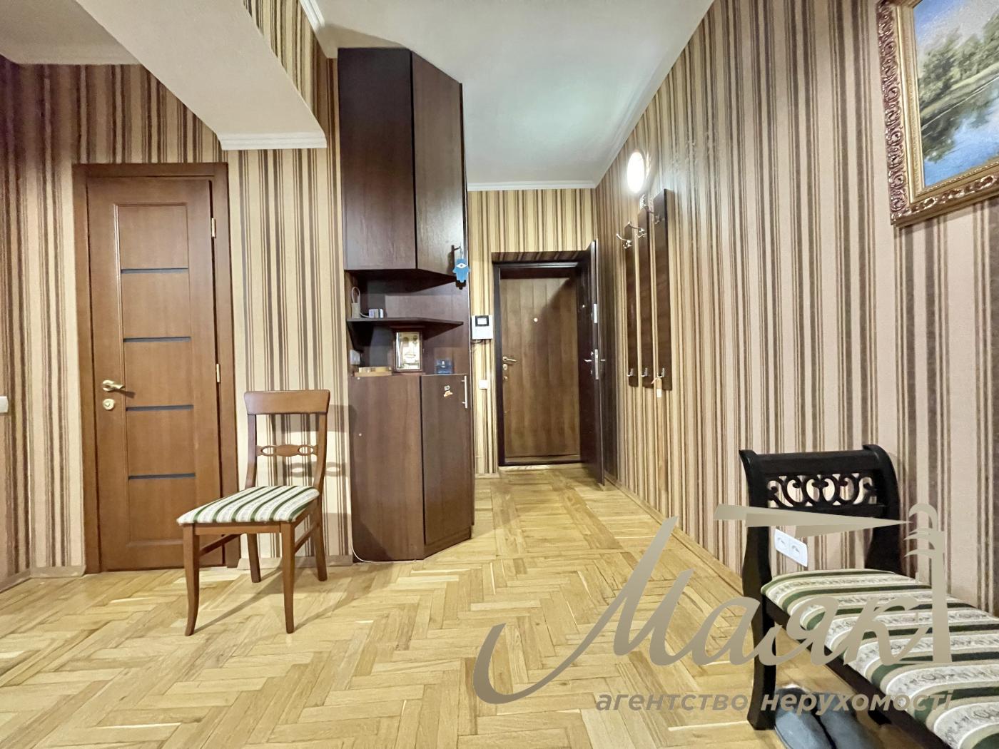 Продаж 2 кімн. квартири в «обкомівському» будинку
