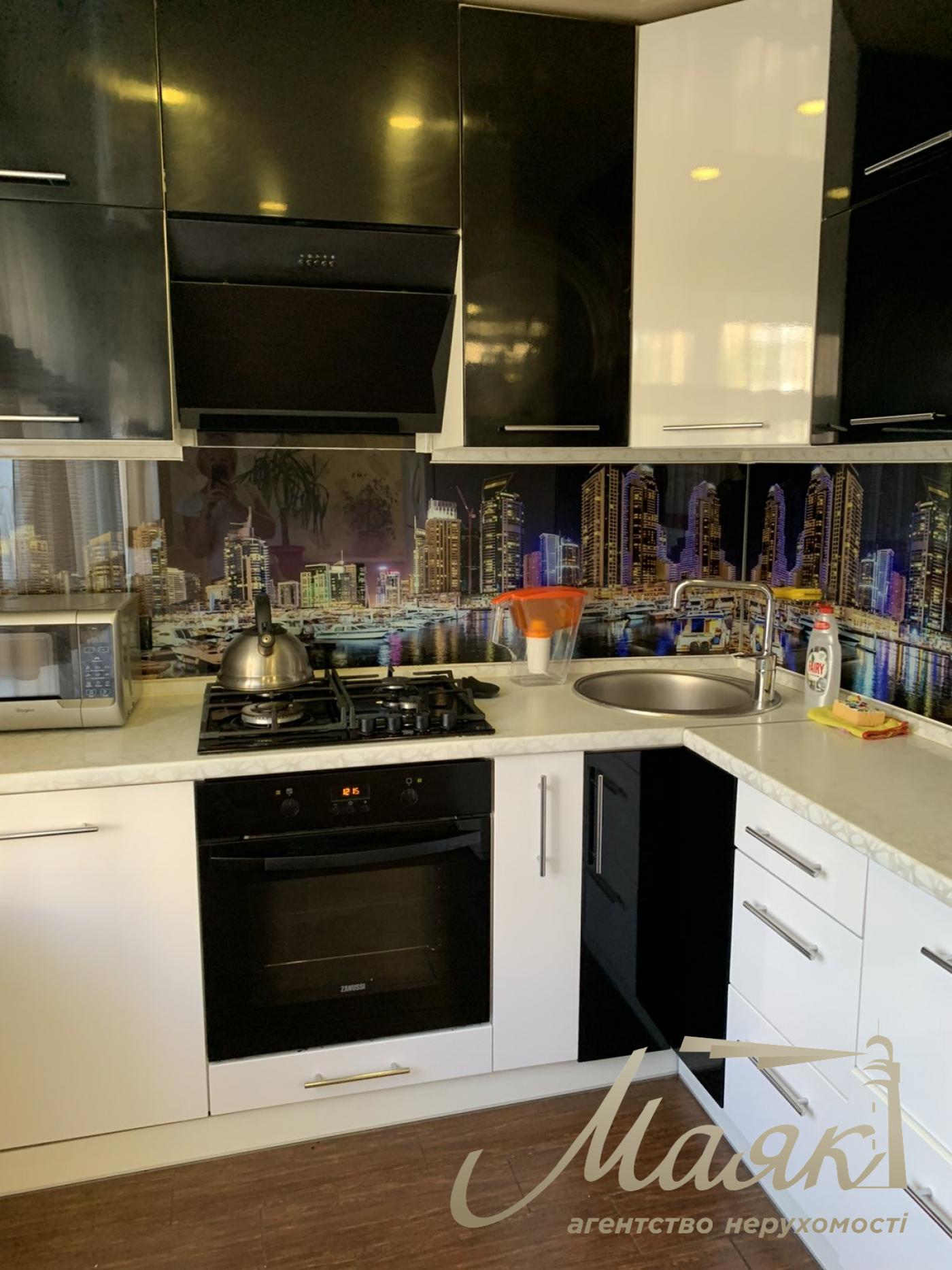 Продаж 3 кімнатної квартири Хортицький мк-рн