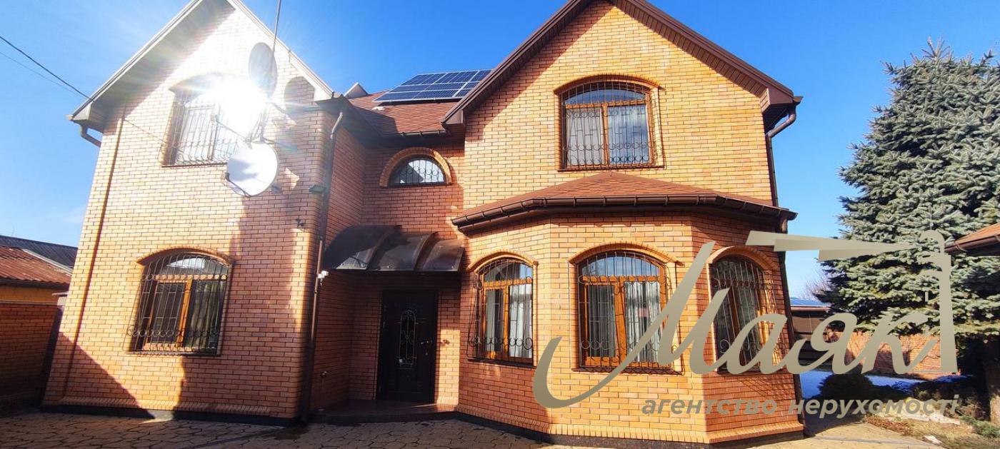 Сучасний будинок 235 м² із сонячними панелями, гаражем, дизайнерським ремонтом та ділянкою 9,8 соток!