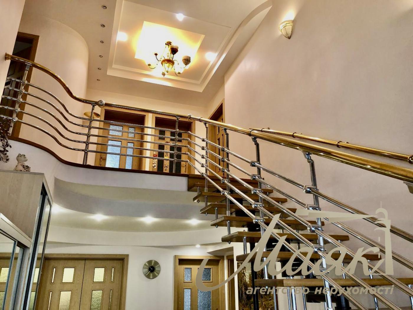 Дворівнева 5-кімнатна квартира у Олександрівському районі