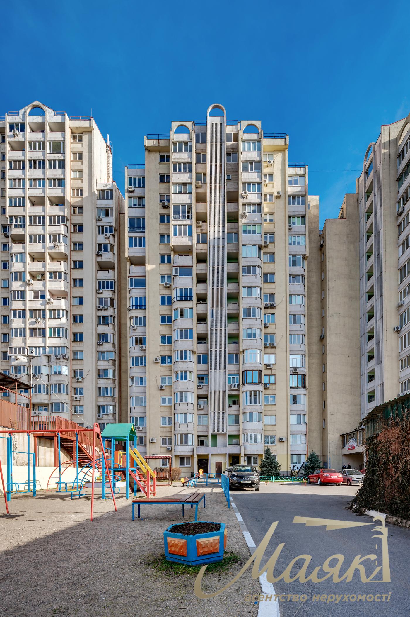 Продаж затишної 3 кімн.квартири вул.Героїв Крут