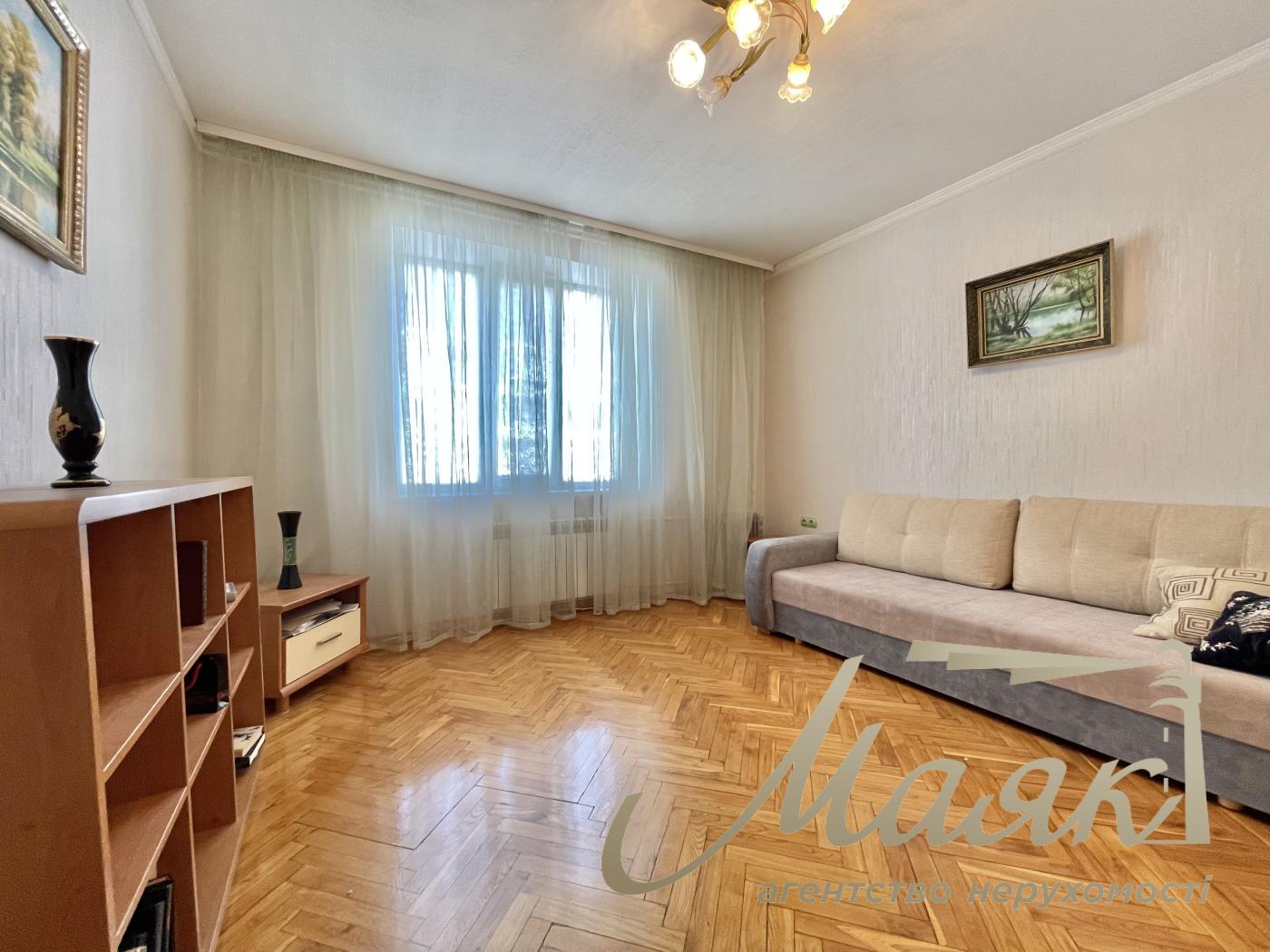 Продаж 2 кімн. квартири в «обкомівському» будинку