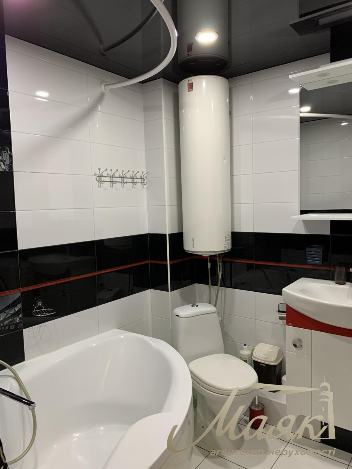 Продаж 3 кімнатної квартири Хортицький мк-рн