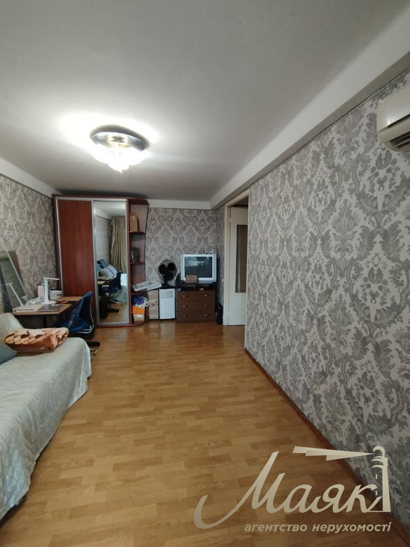 Продаж 2к квартири вул. Кутузова ( 1 Шевченківський) 