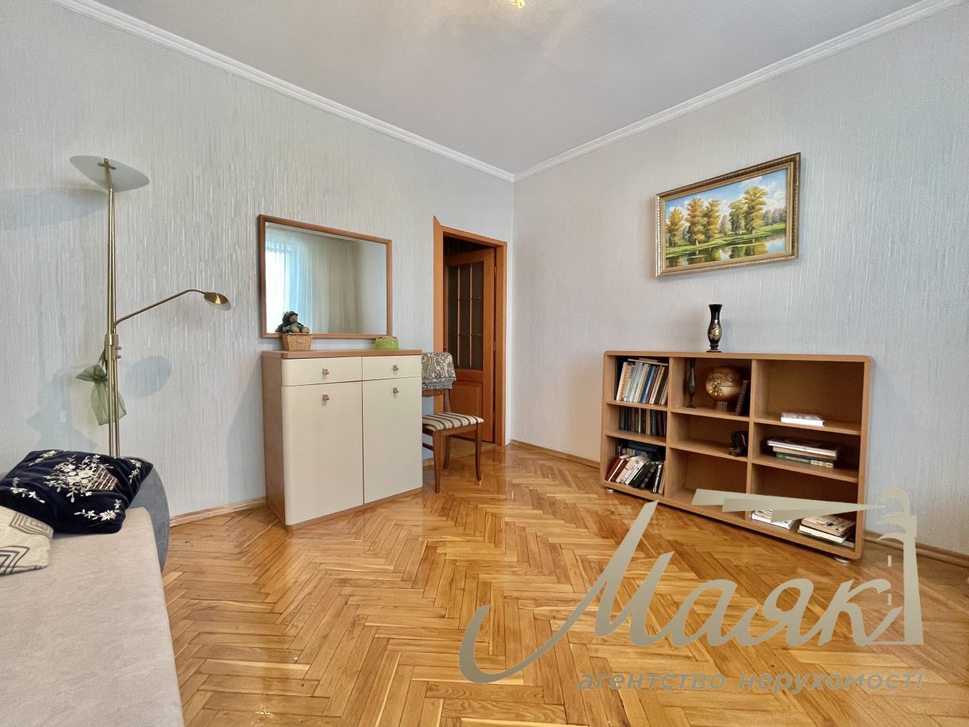 Продаж 2 кімн. квартири в «обкомівському» будинку