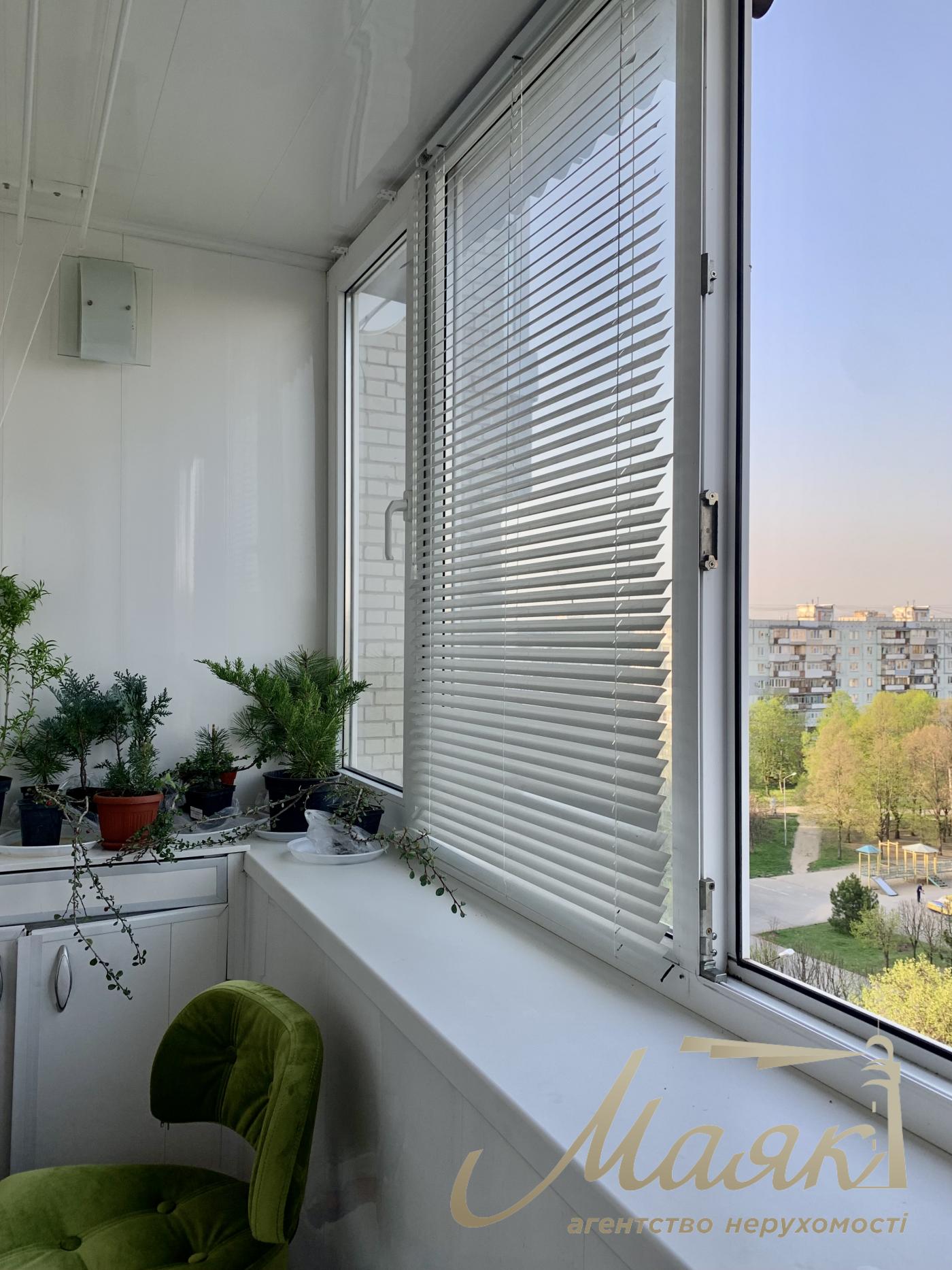 Продаж 2к кв на Бочарова з видом на парк СВІТЛО Є