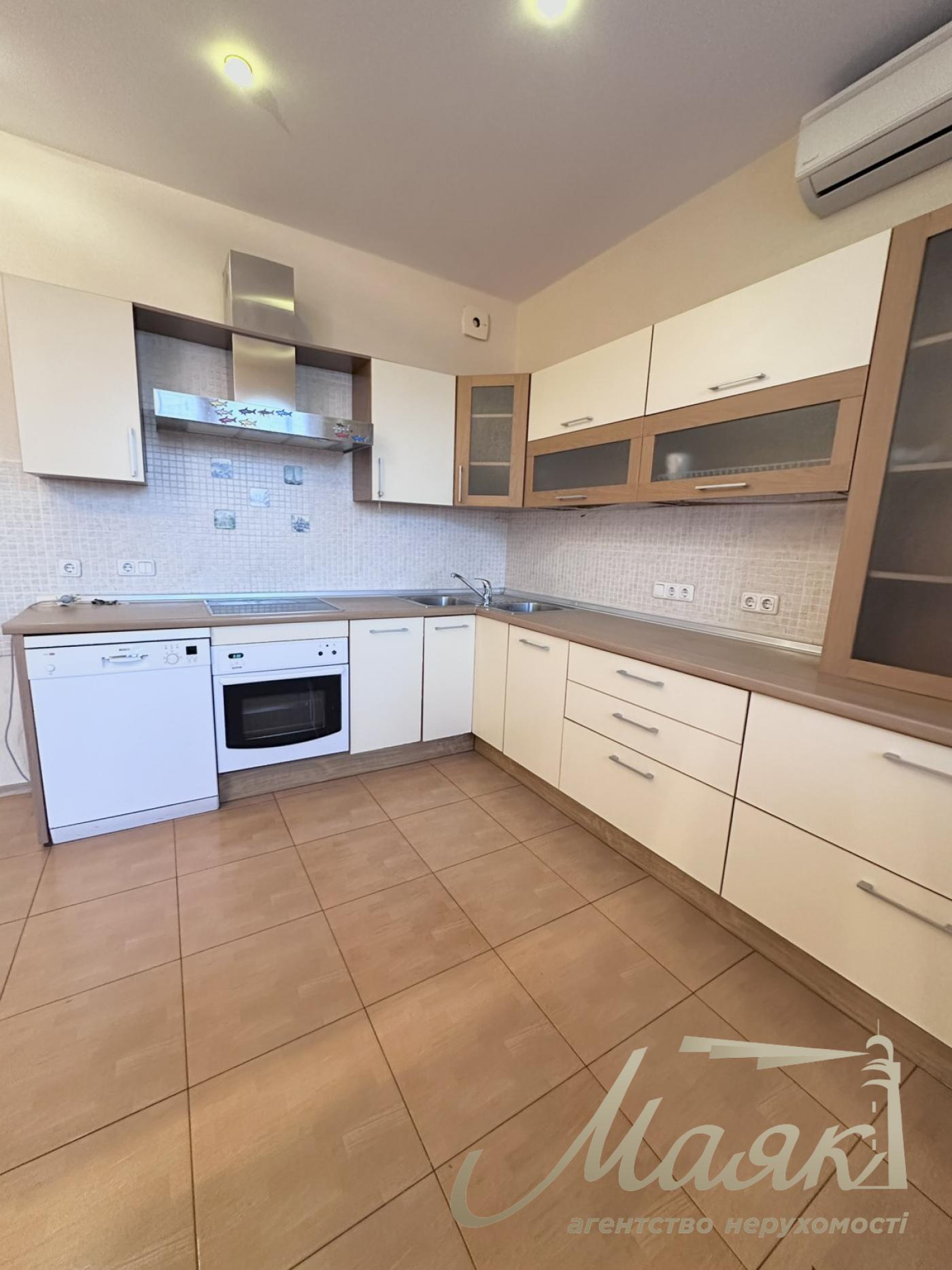 Продаж эксклюзивної 3 кімнатної квартири в Центрі міста