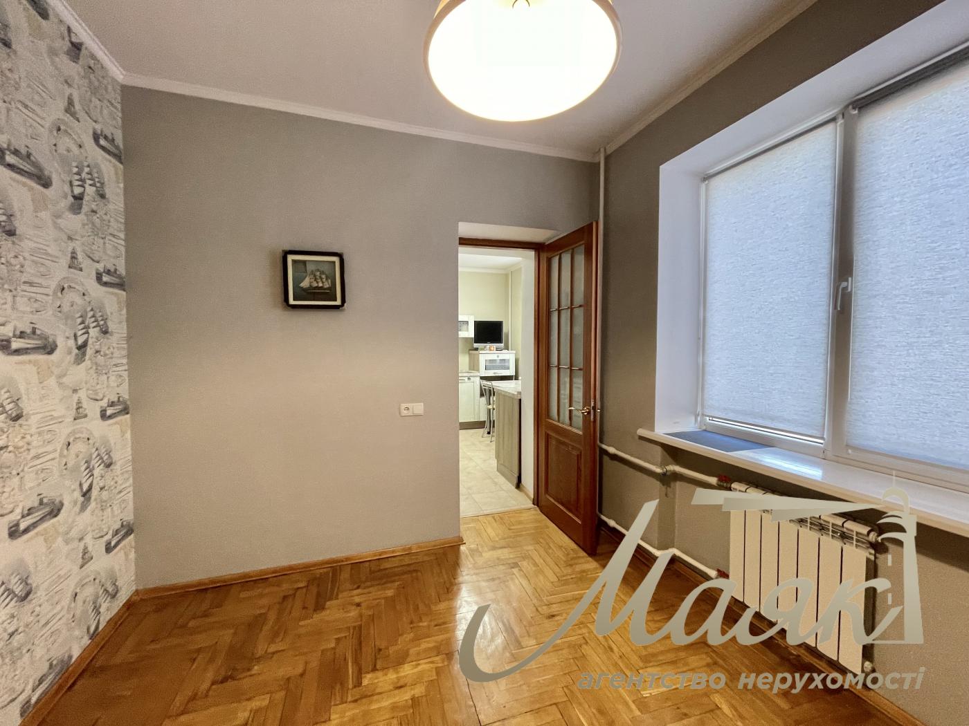 Продаж 2 кімн. квартири в «обкомівському» будинку