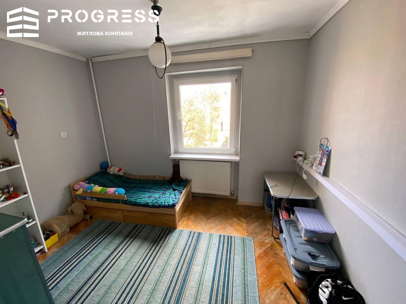 Sale of a 4-room apartment on Bélvedérská Street - 12