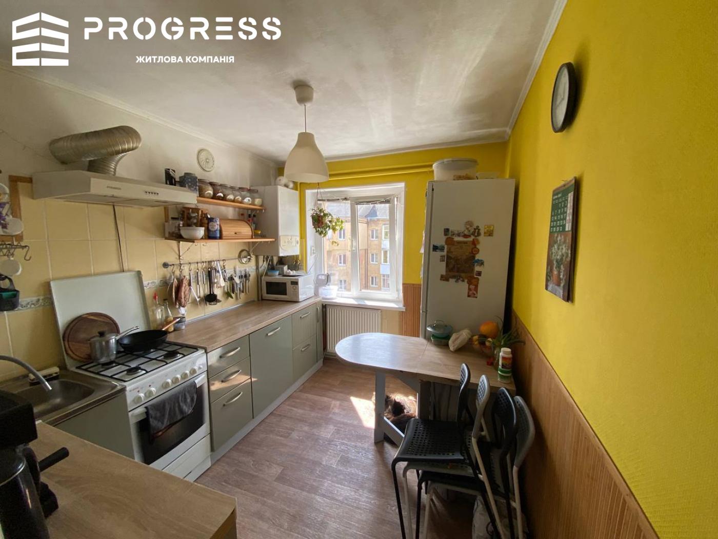 Sale of a 4-room apartment on Bélvedérská Street - 1