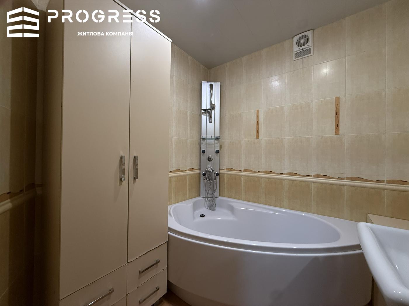 Sale of a 2-room apartment on Vovchynetska/Hirka street - 22