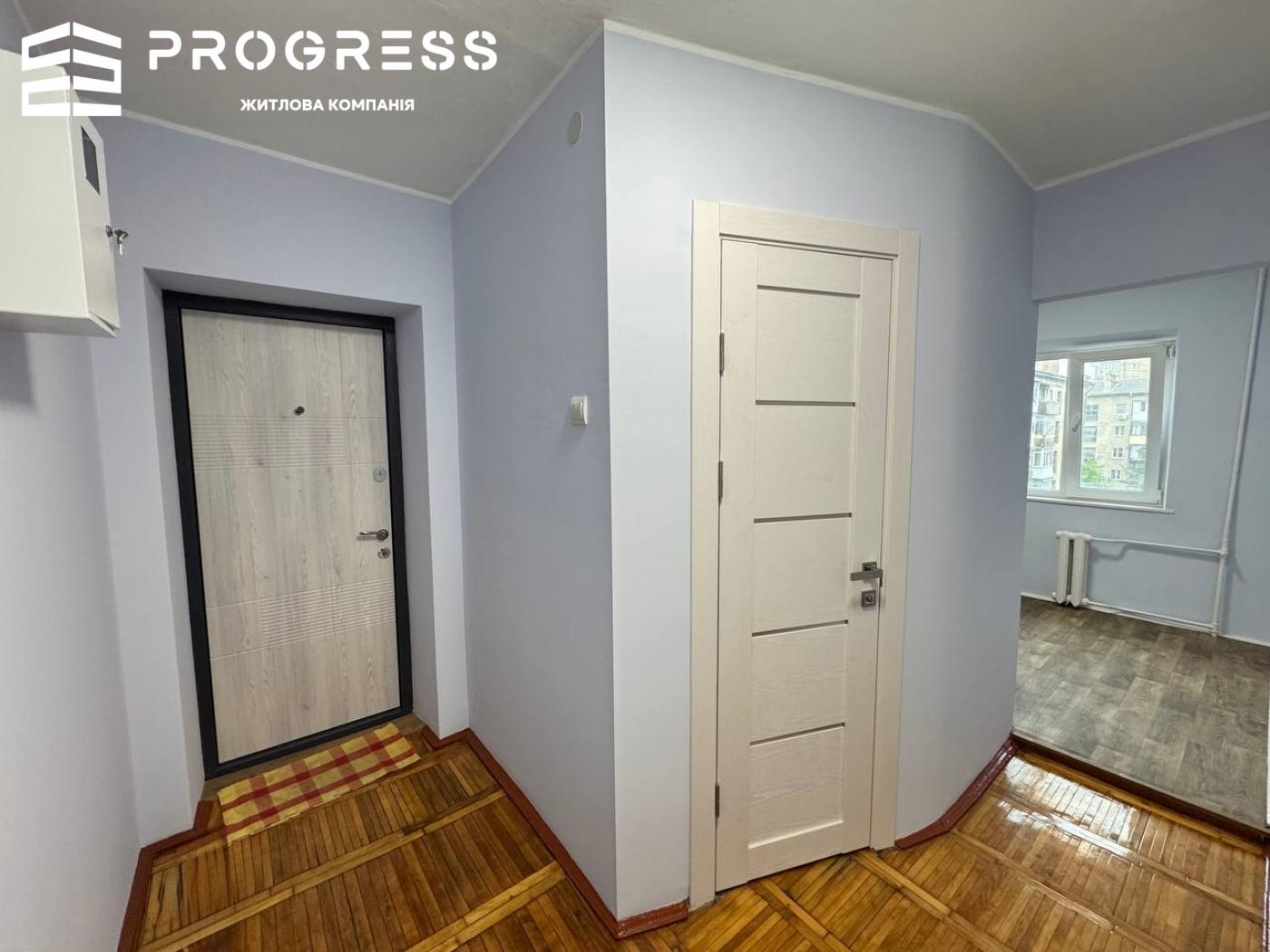 Продаж 2-кімнатної квартири в центрі міста біля озера - 3