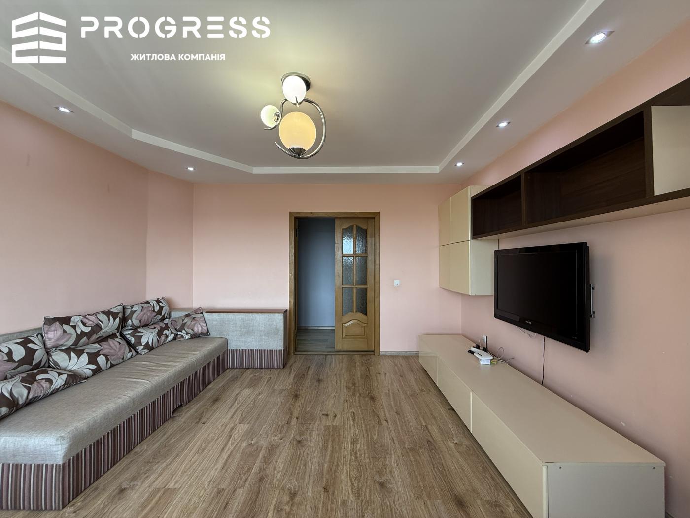 Sale of a 2-room apartment on Vovchynetska/Hirka street - 17