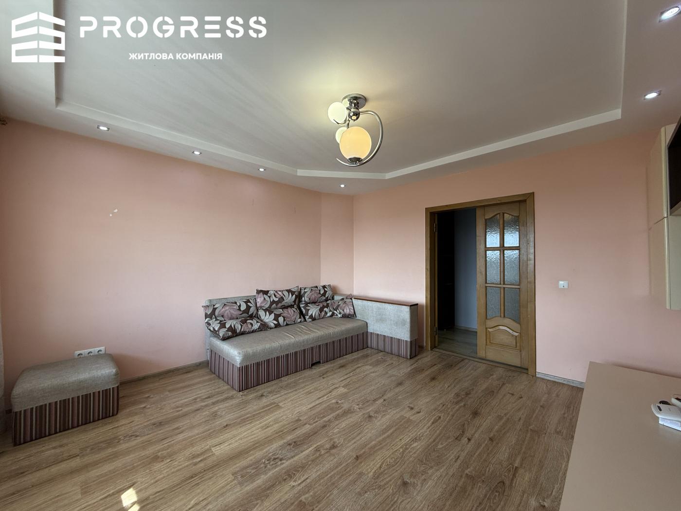 Sale of a 2-room apartment on Vovchynetska/Hirka street - 16