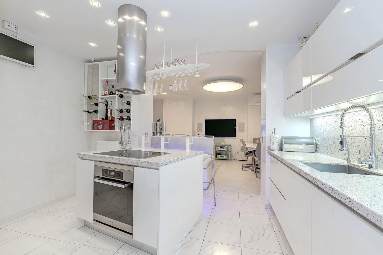 Sell 4-room apartment. Киев, Днепровская наб. , д. 1 — photo 1
