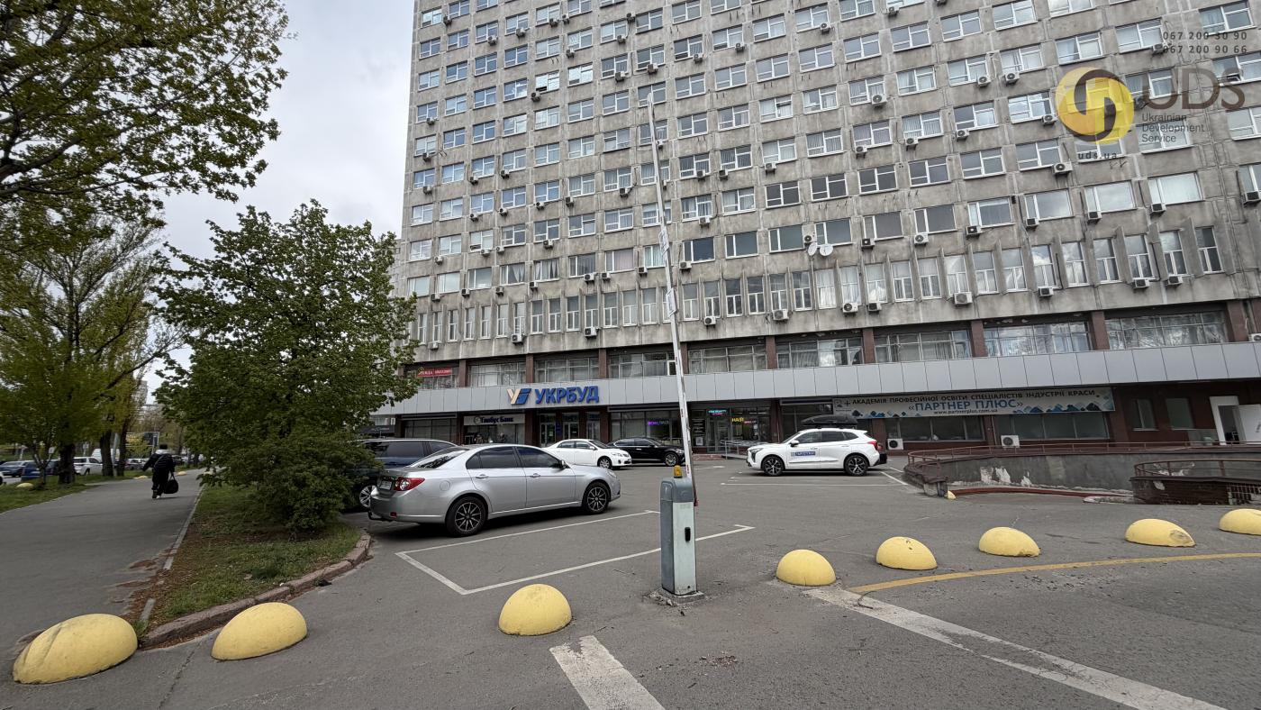 Оренда паркомісць на вул. Євгенія Сверстюка,23, без комісії