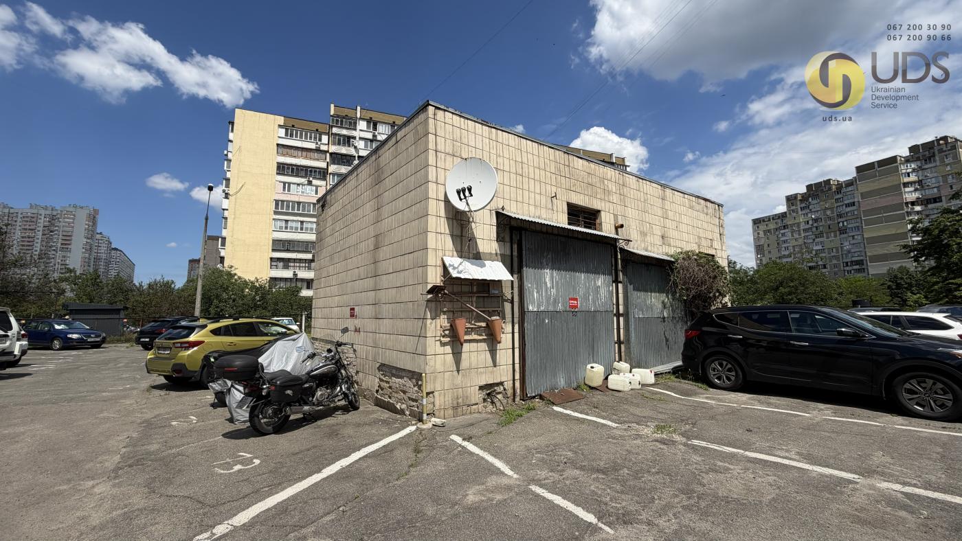 Оренда на вул. Драгоманова, 13/10 приміщення на 60,7 м², від власника
