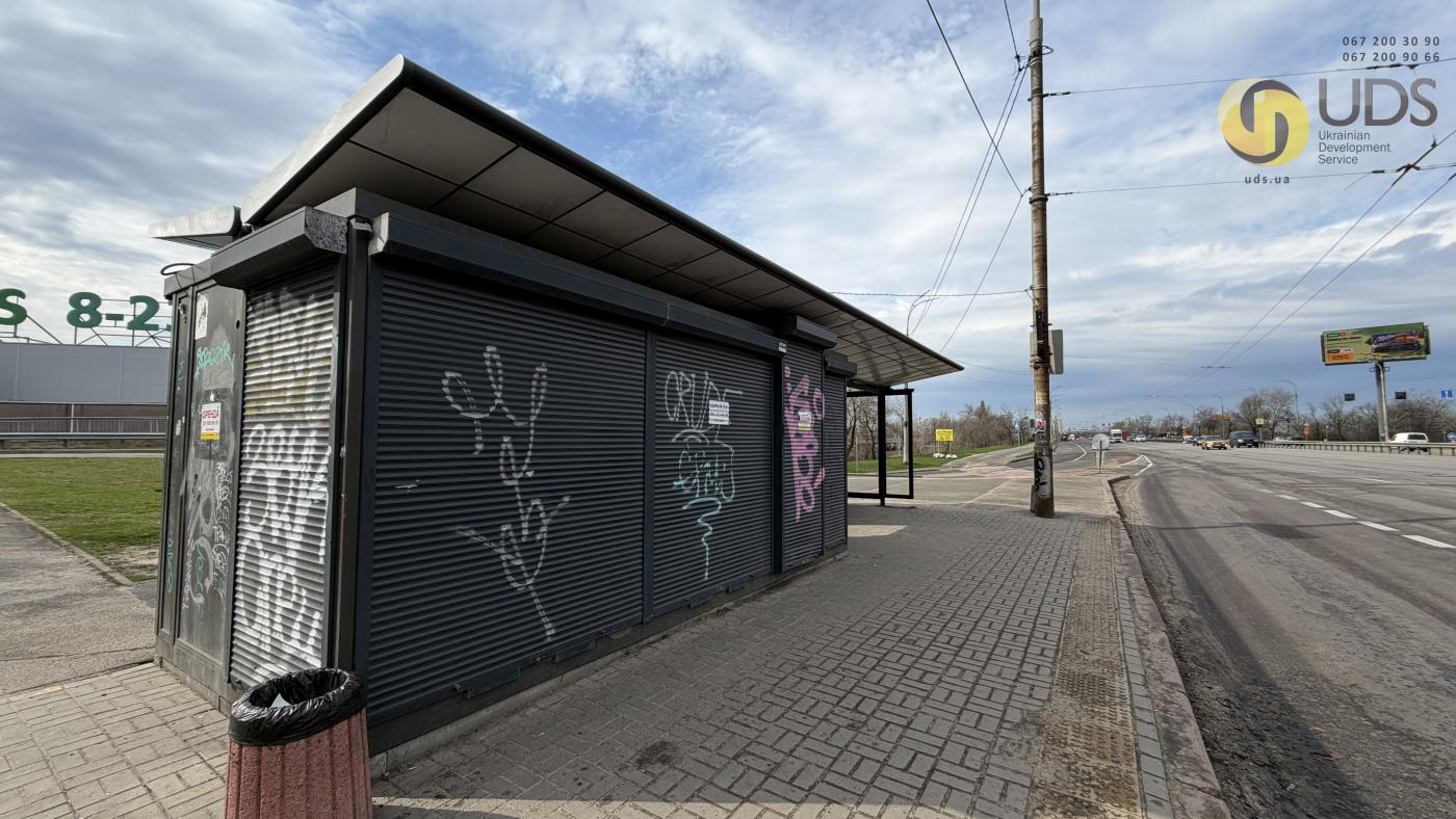 Оренда на пр-ті. Романа Шухевича, 2 приміщення на 14 м², без комісії фотографія