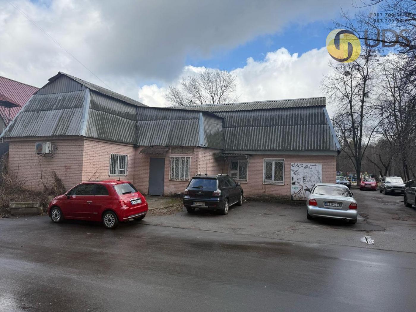 Здам в оренду на вул. Олега Мудрака, 29 приміщення на 106 м², без коміії