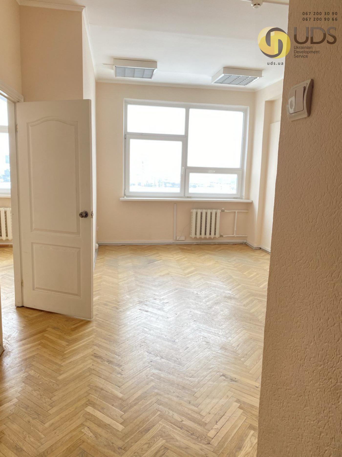  Оренда офісу на вул. Євгенія Сверстюка,23 на 33,6 м² фотографія