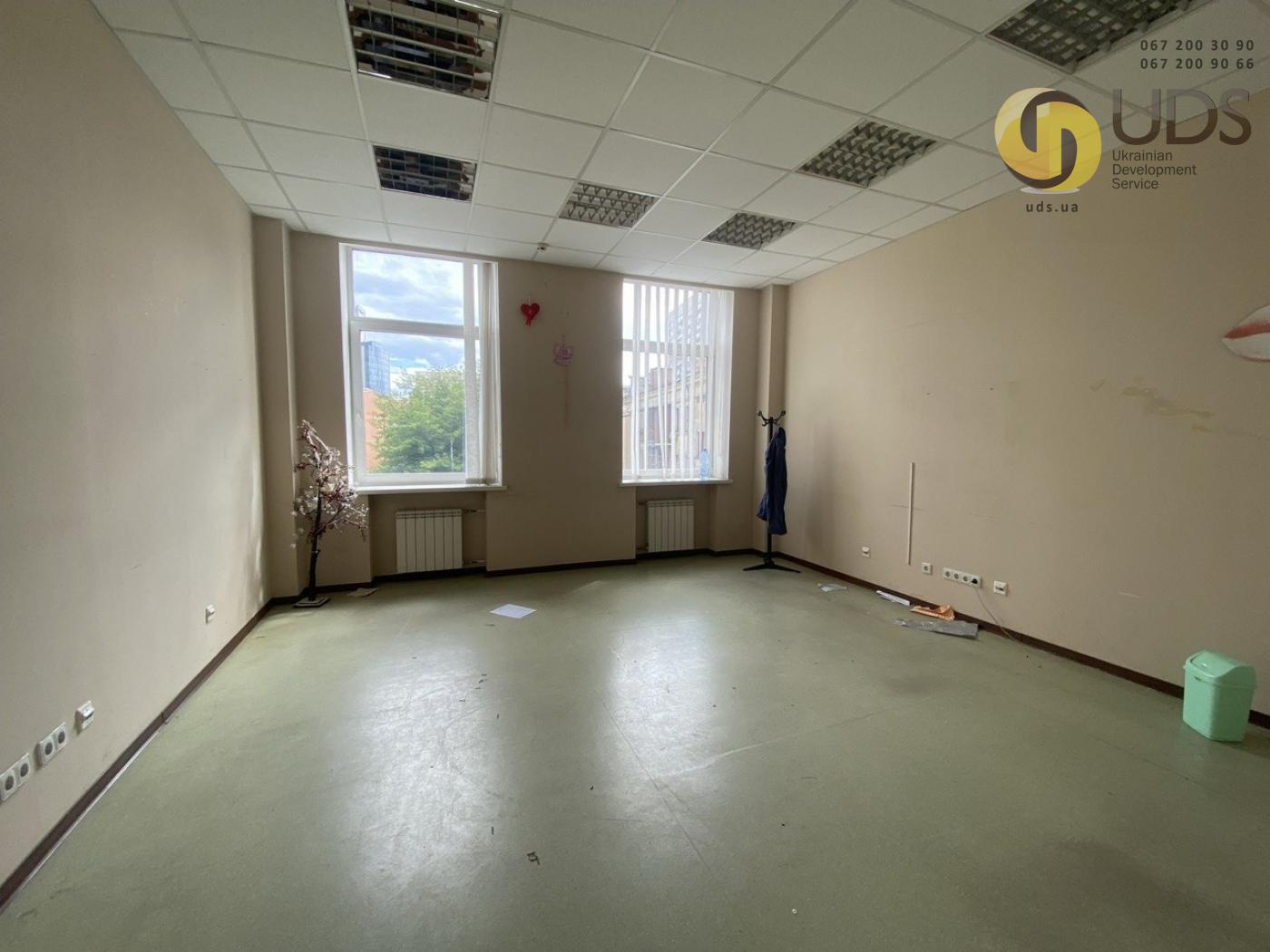 Оренда на вул.Михайла Коцюбинського 1 офіс на 24,6 м², вигідно