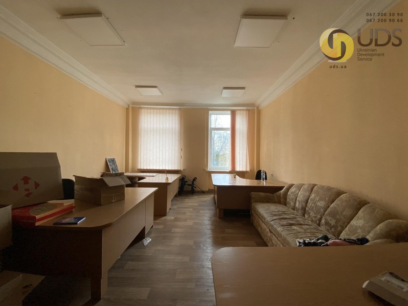 Оренда на вул.Михайла Коцюбинського 1 офіс на 35,5 м², від власника