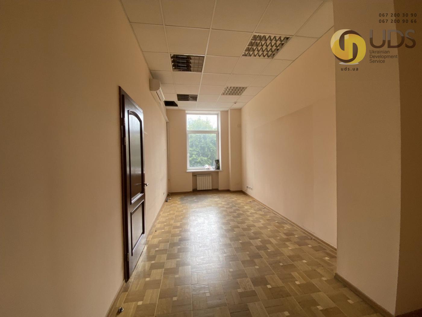 Оренда на вул.Михайла Коцюбинського 1 офіс на 394,7 м², вигідно