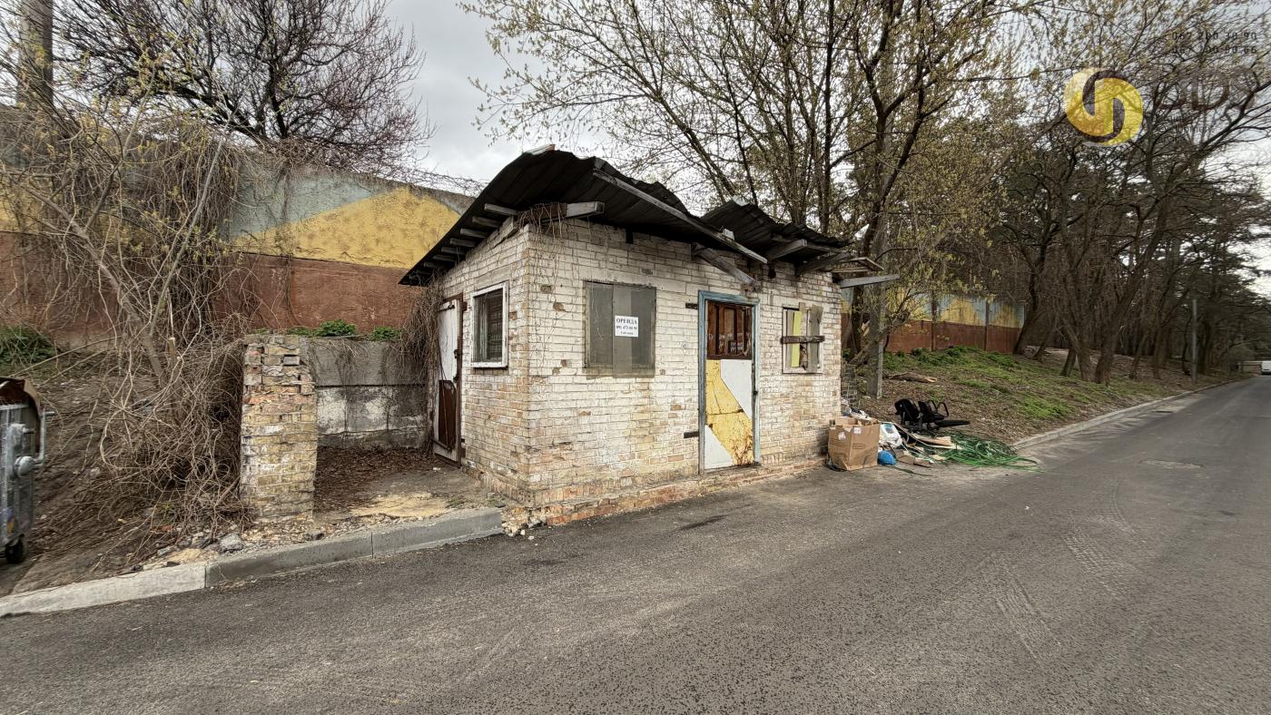 Продаж нежитлової будівлі на вул. Колекторна, 3В на 15 м², від власника