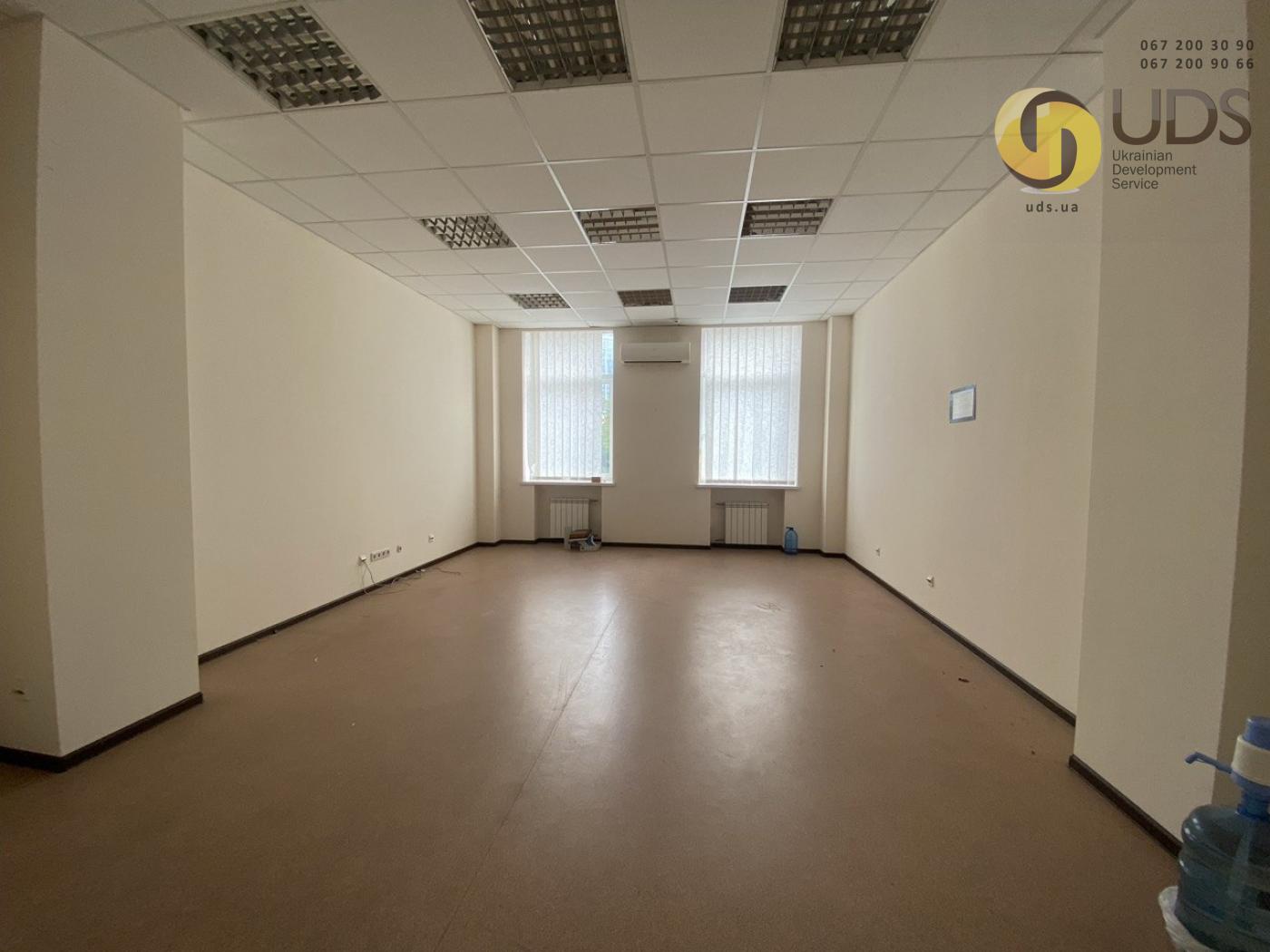 Оренда на вул.Михайла Коцюбинського 1 офіс на 34 м², від власника